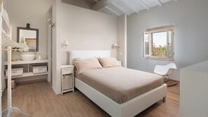 4 Schlafzimmer, Schreibtisch, Bügeleisen/Bügelbrett, kostenloses WLAN