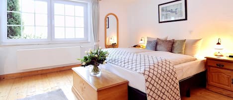 1 bedroom, in-room safe, desk, WiFi