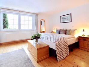1 bedroom, in-room safe, desk, WiFi