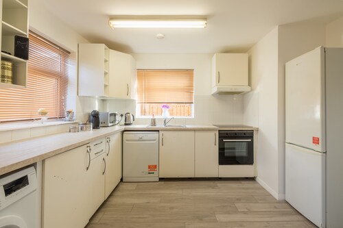 Wetherne House w/Parking & Self Checkin near L&D Hospital, Cul De Sac