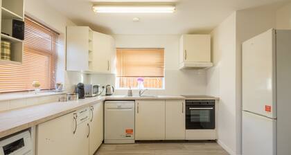 Wetherne House w/Parking & Self Checkin near L&D Hospital, Cul De Sac