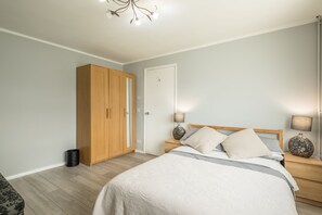 3 bedrooms, desk, iron/ironing board, travel cot