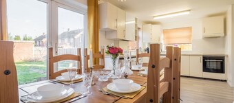 Wetherne House w/Parking & Self Checkin near L&D Hospital, Cul De Sac