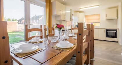 Wetherne House w/Parking & Self Checkin near L&D Hospital, Cul De Sac