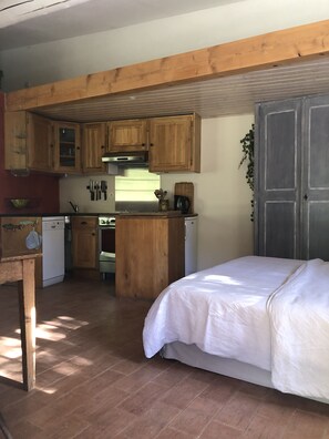 1 bedroom, WiFi, bed sheets