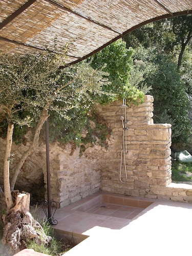 Provençal stone house LA BAUMO 1 for 2 guests