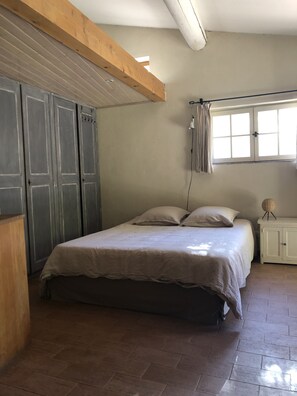 1 bedroom, WiFi, bed sheets - Provençal stone house LA BAUMO 1 for 2 guests (Le Beaucet)