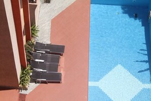 Outdoor pool - Shiela's Villa (Accra)