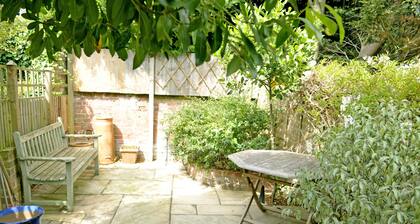 Little Lane is a charming, recently refurbished 2 bedroom cottage sleeping 4