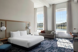 Down duvets, desk, laptop workspace, blackout curtains - Fairfield Inn & Suites Madison Historic Eagle Cotton Mill (Madison)
