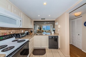 Fridge, microwave, oven, stovetop - Palma 'Island Memories' (St. Petersburg)