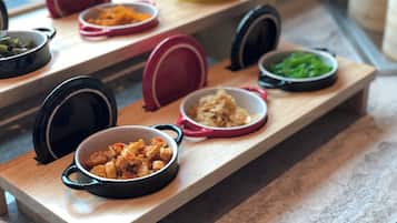 Sarapan prasmanan setiap hari dengan biaya tambahan