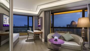 Superior Room, 1 King Bed | Down duvets, minibar, desk, laptop workspace