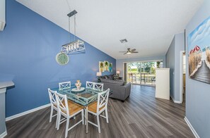 Interior - Vista Verde W Life is Good but...'Island Life' is Better (St. Petersburg)