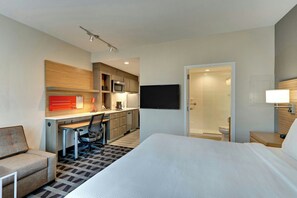 Hypo-allergenic bedding, desk, laptop workspace, blackout curtains - TownePlace Suites by Marriott Houston Northwest/Beltway 8 (Houston)