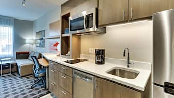 Refrigerador, microondas, horno, placa de cocina