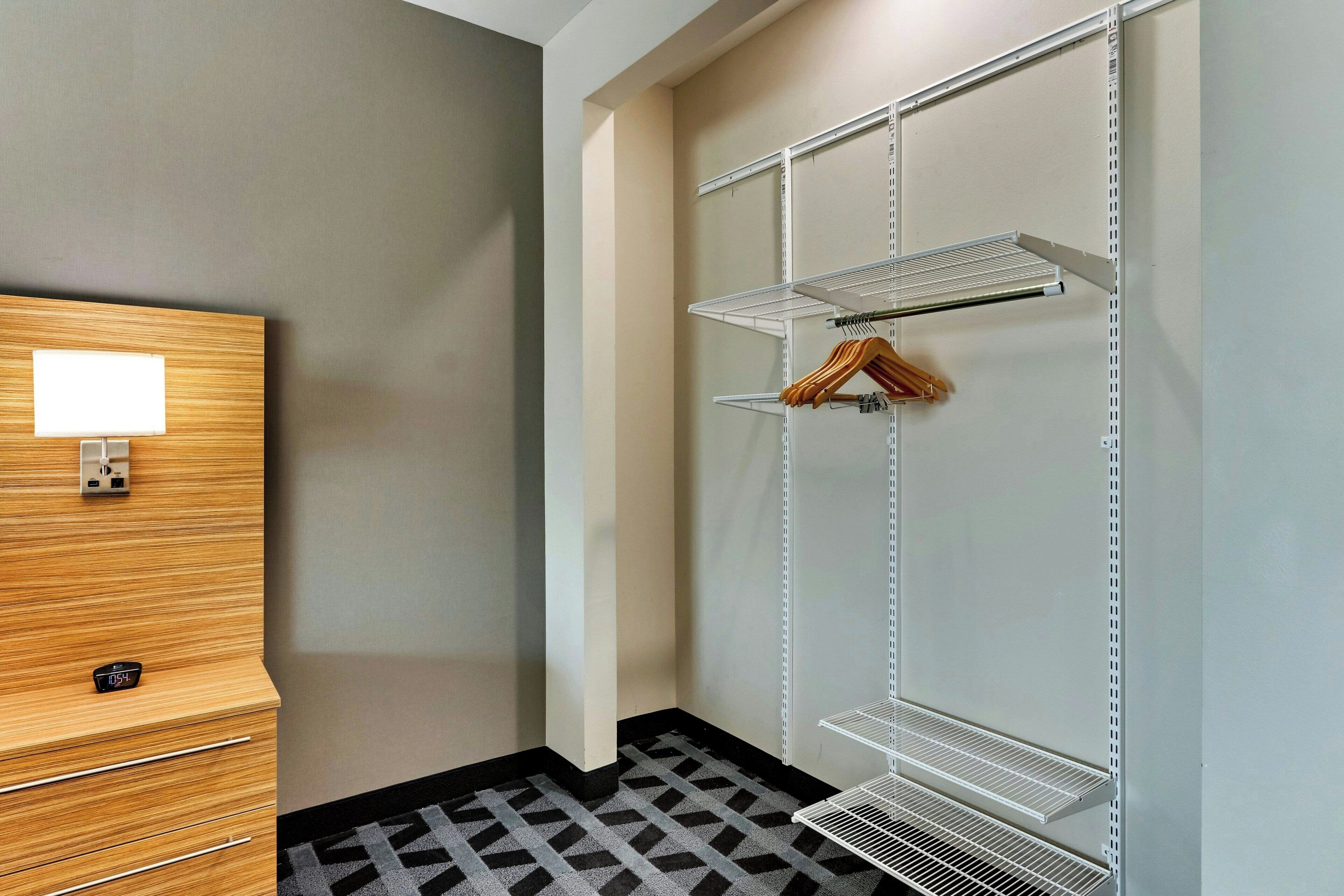 1 bedroom, hypo-allergenic bedding, desk, laptop workspace