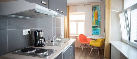 Microones, placa de cuina i rentaplats