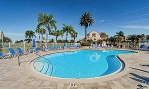 A heated pool - 2BR/2BA condo in Isla Del Sol with pool, hot tub & balcony. (St Petersburg)