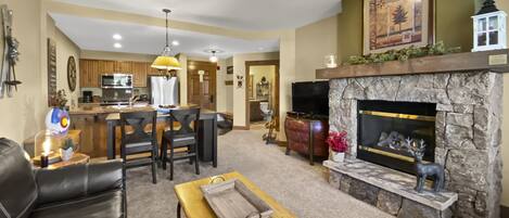 Condo, 1 Bedroom | Living area