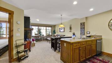 Condo, 1 phòng ngủ | Nội thất