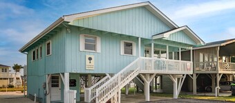 Palmetto Paradise 3 Bedroom Home by RedAwning