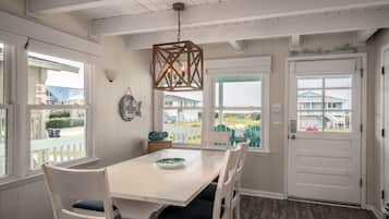 House, 3 Bedrooms | Dining