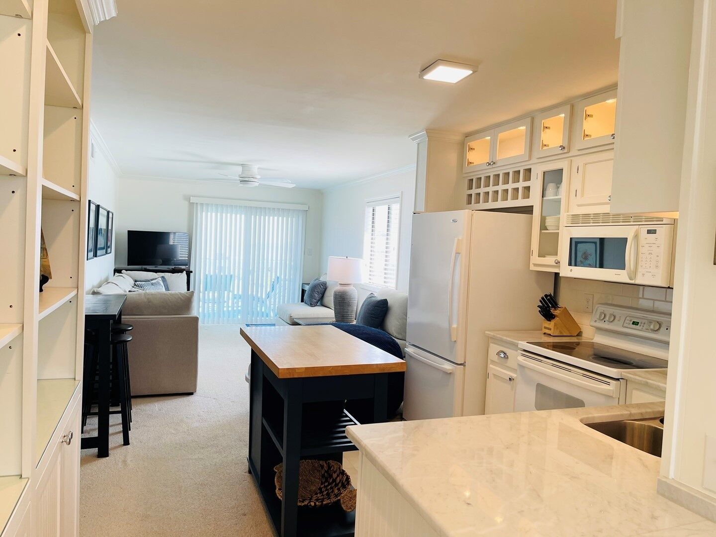 Condo, 2 Bedrooms | Private kitchen | Fridge, oven, coffee/tea maker, toaster