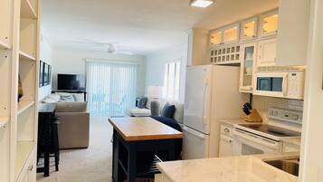 Condo, 2 Bedrooms | Private kitchen | Fridge, oven, coffee/tea maker, toaster
