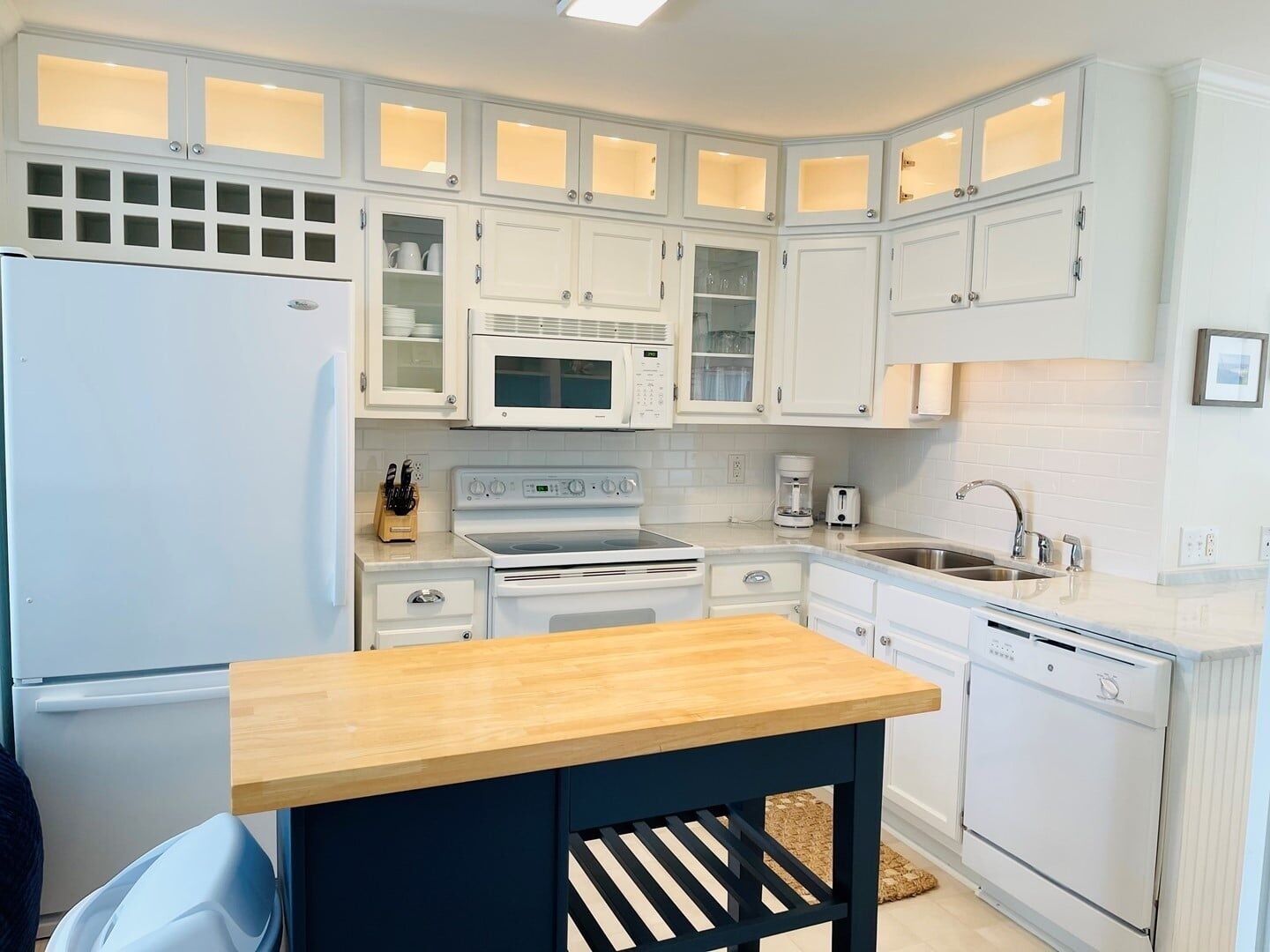 Condo, 1 Bedroom | Private kitchen | Coffee/tea maker, fridge, oven, toaster
