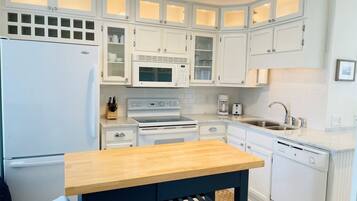 Condo, 1 Bedroom | Private kitchen | Coffee/tea maker, fridge, oven, toaster