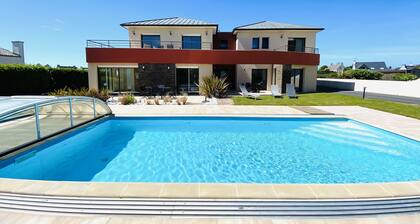HEATED SWIMMING POOL Apartment 4 pers 3* in villa - 300m from the beach