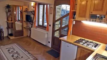 Fridge, microwave, espresso maker, coffee/tea maker