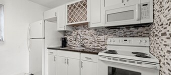 Luxury Beach Condo Getaway with fast Wifi