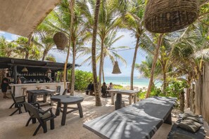 Bar (on property) - Los Amigos Beach Hotel Boutique (Tulum)