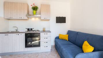 Căn hộ phong cách cổ điển, 1 phòng ngủ, hồ bơi riêng, khu vực sân vườn | Bếp riêng | Tủ lạnh, lò nướng, vỉ nướng, dụng cụ nấu nướng/bát dĩa/dao nĩa