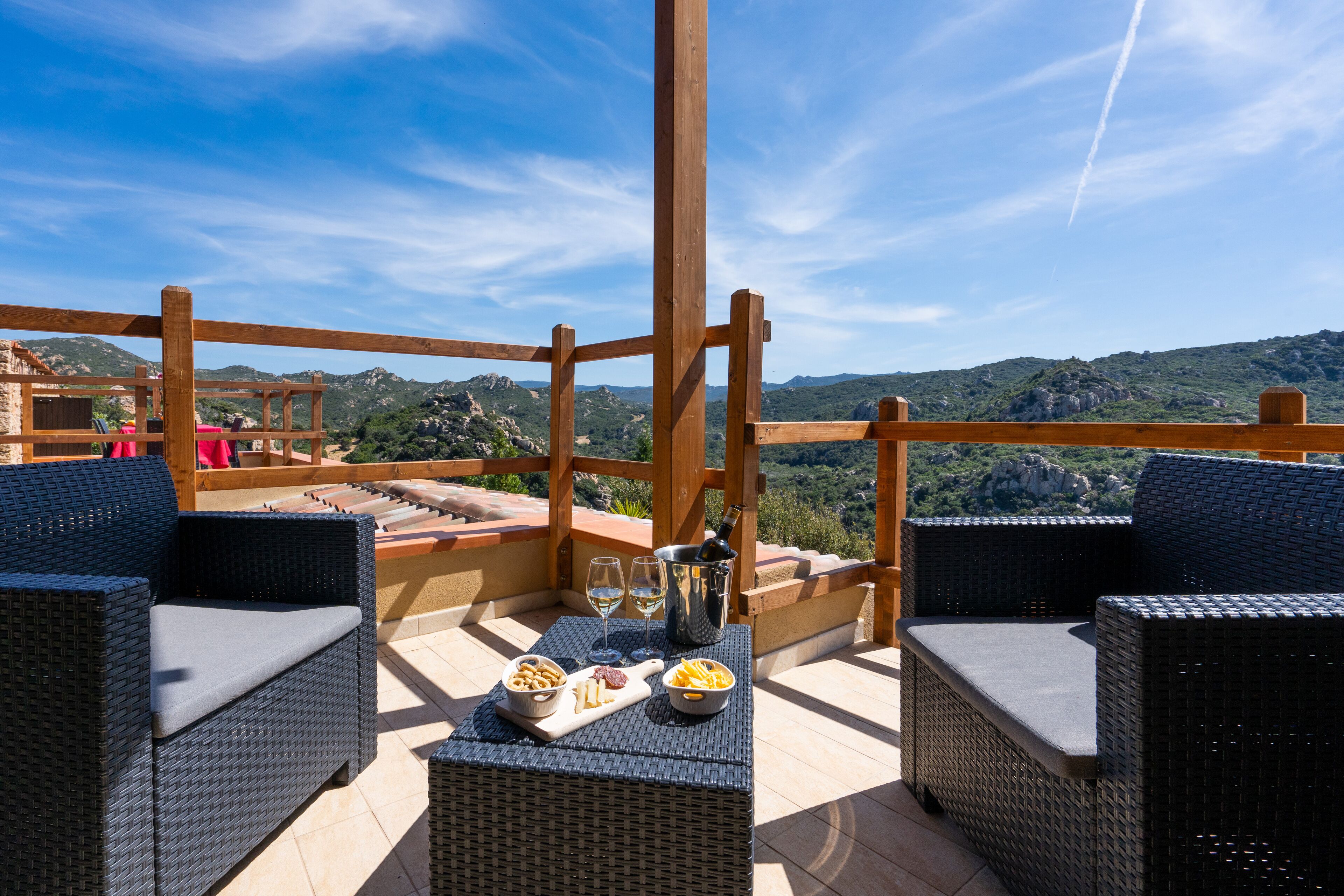 Căn hộ có tầm nhìn toàn cảnh, 3 phòng ngủ, hồ bơi riêng, quang cảnh biển | Hiên