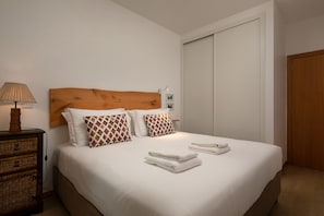 Iron/ironing board, travel crib, free WiFi, bed sheets