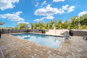 Outdoor pool - Candlewood Suites Ocala I-75 by IHG (Ocala)