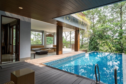 Anindya Hill View 7BR Villa a Private Heated Pool