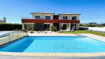 Indoor pool, outdoor pool