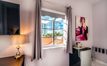 1 bedroom, premium bedding, in-room safe, individually decorated at Secret Garden Miami Beach