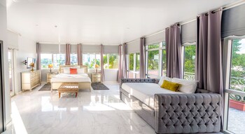 Panoramic Penthouse, 1 Bedroom, City View, Executive Level | 1 bedroom, premium bedding, in-room safe, individually decorated at Secret Garden Miami Beach