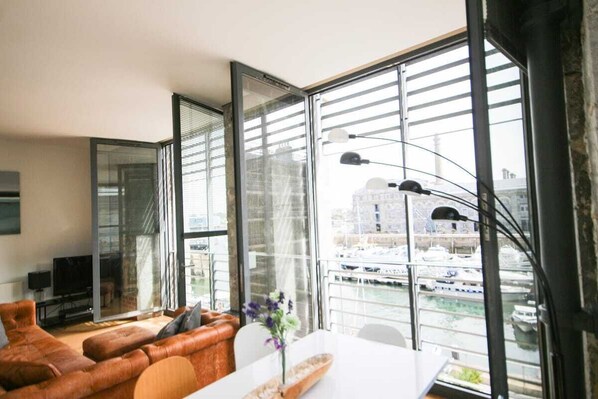 House (1 Bedroom) | Front of property - 1 Bed- Pureserviced 20 Brewhouse (Plymouth)