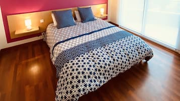 3 makuuhuonetta, silitysrauta/-lauta, ilmainen Wi-Fi