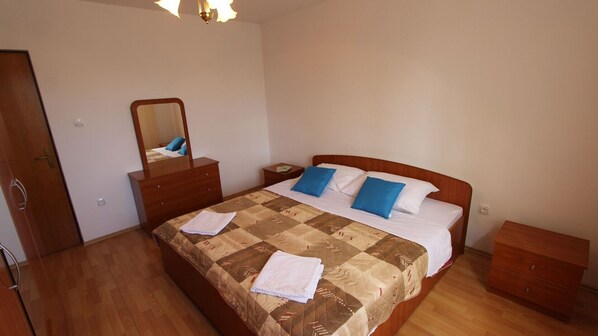 2 bedrooms, WiFi, bed sheets
