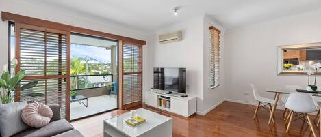 تلفزيون بشاشة مسطحة، برامج وأفلام نتفليكس، كُتُب، خدمات بث