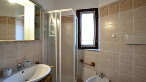 Shower, hair dryer, bidet, soap - Charming retreat with panoramic private pool, 300m from the sea (Trinità d'Agultu e Vignola)