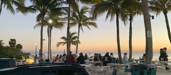 Beach, Shelling, Water Sport, Restaurant Right Across The Street!  Paradise!!