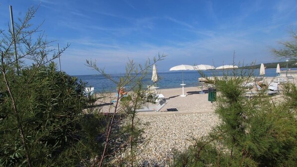 Beach - Apartment Marijan 5 with sea view in Malinska (Malinska)